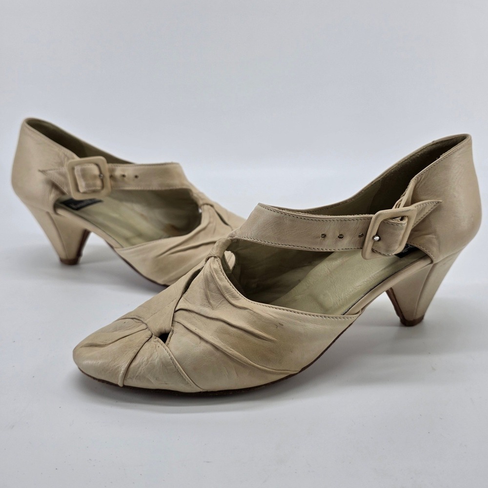 Vintage Kenneth Cole Mary Jane Pums Heels Beige Leather Italy 7.5 Coquette Retro